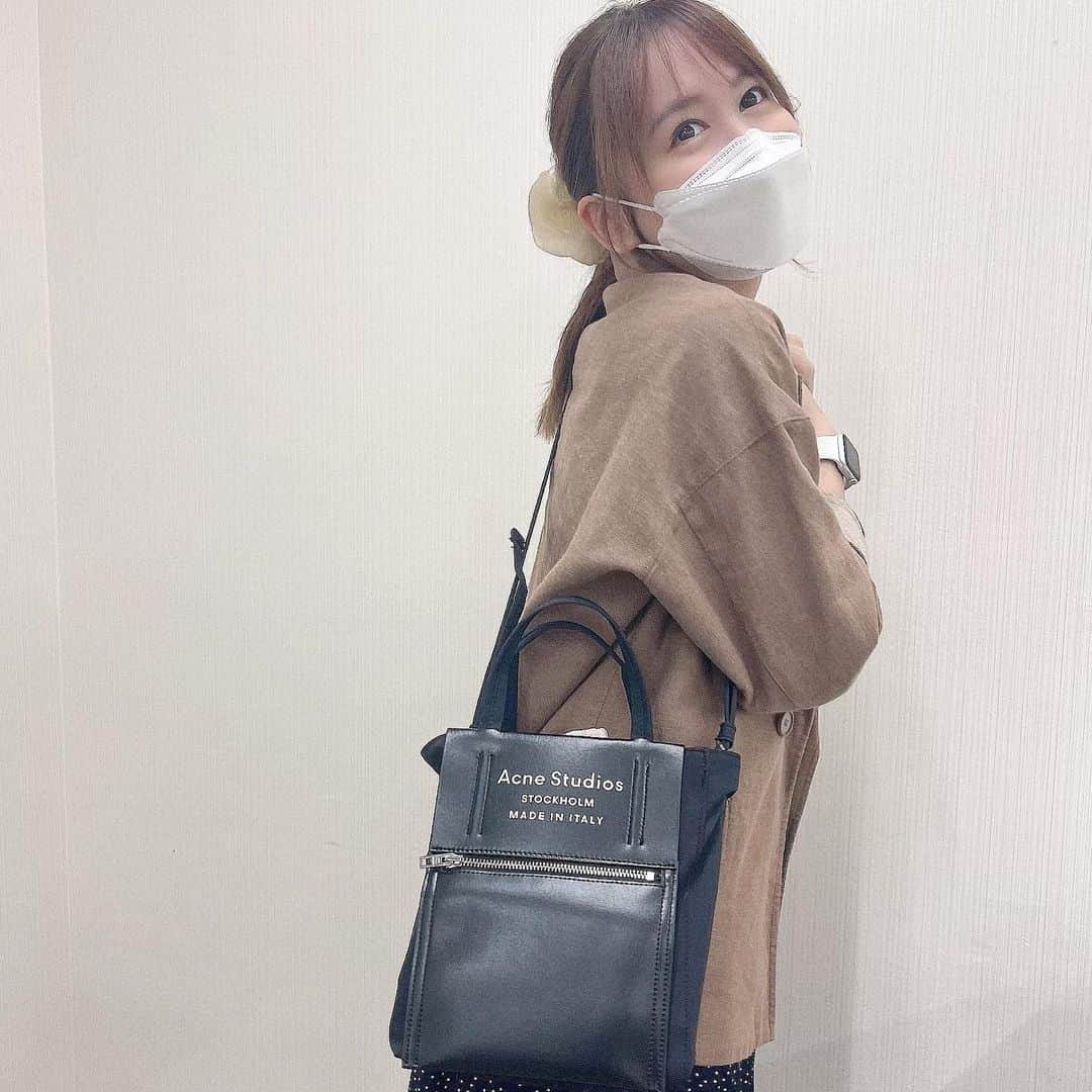 大場美奈さんのインスタグラム写真 - (大場美奈Instagram)「🧳 紐の長さ変えられないやつかぁ…と思って長いまま居たらゆきが短くできるよってやってくれた🙈ずっと変だなぁ、って思ってたんだって🙉」10月20日 4時03分 - obamina__43