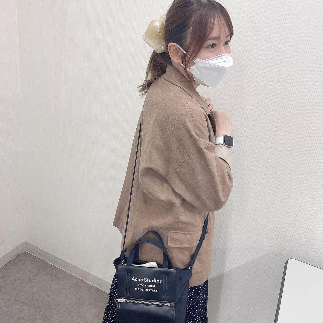 大場美奈さんのインスタグラム写真 - (大場美奈Instagram)「🧳 紐の長さ変えられないやつかぁ…と思って長いまま居たらゆきが短くできるよってやってくれた🙈ずっと変だなぁ、って思ってたんだって🙉」10月20日 4時03分 - obamina__43