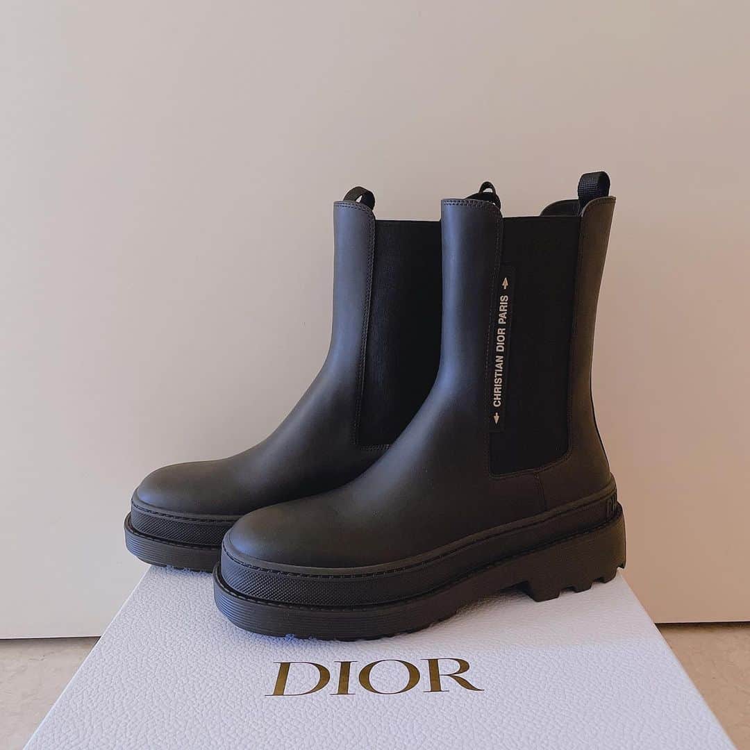 堀江直美さんのインスタグラム写真 - (堀江直美Instagram)「数年前から買い逃しているサイドゴアはDiorに💫 @dior  #Dior#dior#ディオール#ディオールブーツ#diorshoes#diorboots#diorlover」10月20日 5時45分 - naomiiiiiiiiiiii
