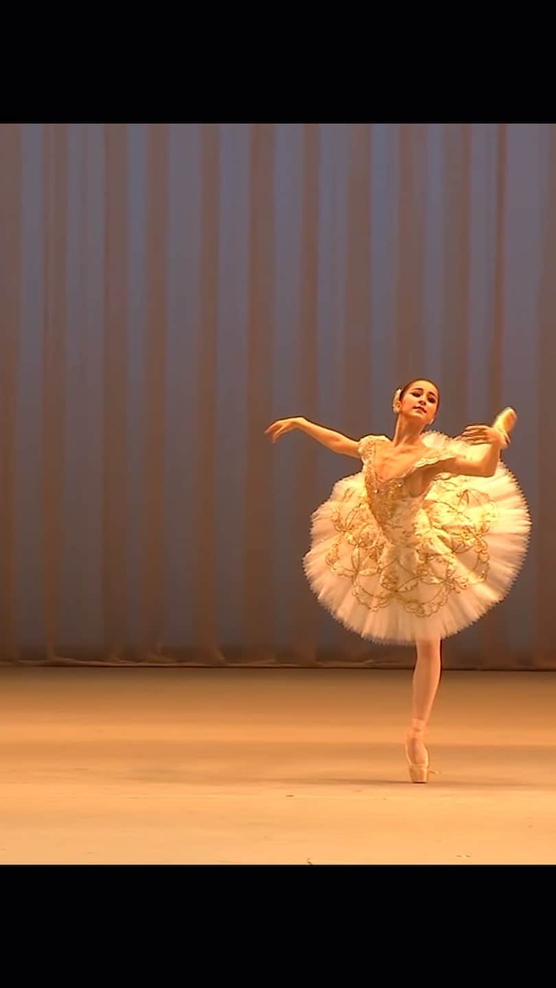 ミコ・フォガティのインスタグラム：「Happy World Ballet Day! ❤️」