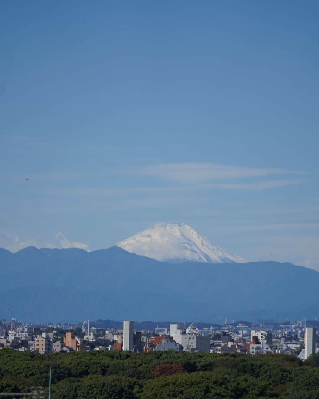 坂元美香さんのインスタグラム写真 - (坂元美香Instagram)「今日は富士山が綺麗です  #富士山 #mtFuji #fromTokyo #雪化粧 #sonyα7ⅲ」10月20日 10時05分 - mika_saka