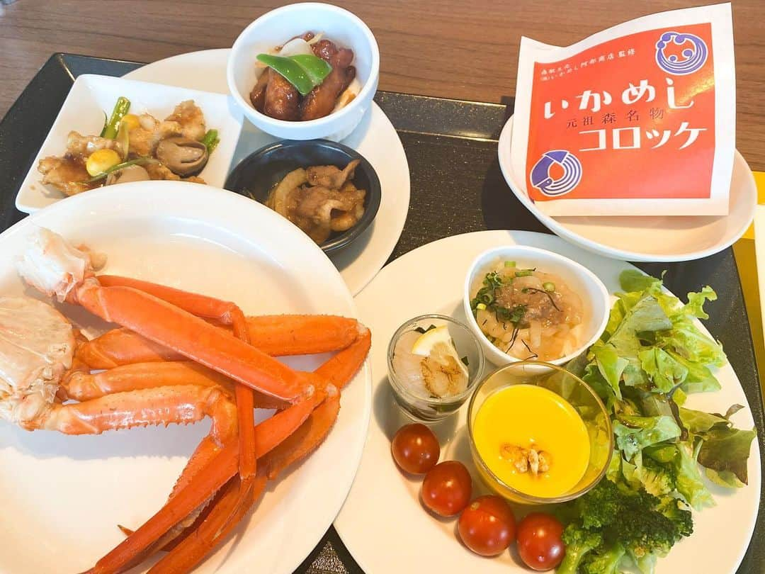 おのののかさんのインスタグラム写真 - (おのののかInstagram)「＊ 東京ドームホテルで北海道ビュッフェ☃️🍴  １番のお目当ては、いかめしコロッケ🦑💓 いかめしコロッケはおかわりするほど美味しいし、 他の食べ物も全部美味しくて最高でした😮‍💨🙏✨ いや〜食べた〜もう悔いはない〜😮‍💨✨ #いかめし阿部商店 #美人社長」10月20日 21時00分 - ononono_ka