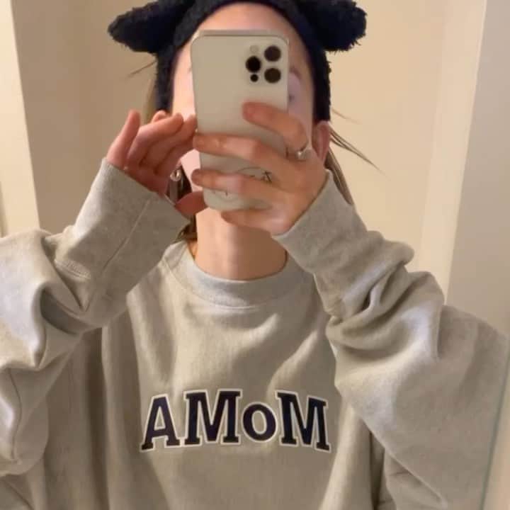 中西結梨花のインスタグラム：「.  MoMA × champion  @momastorejapan 💯」