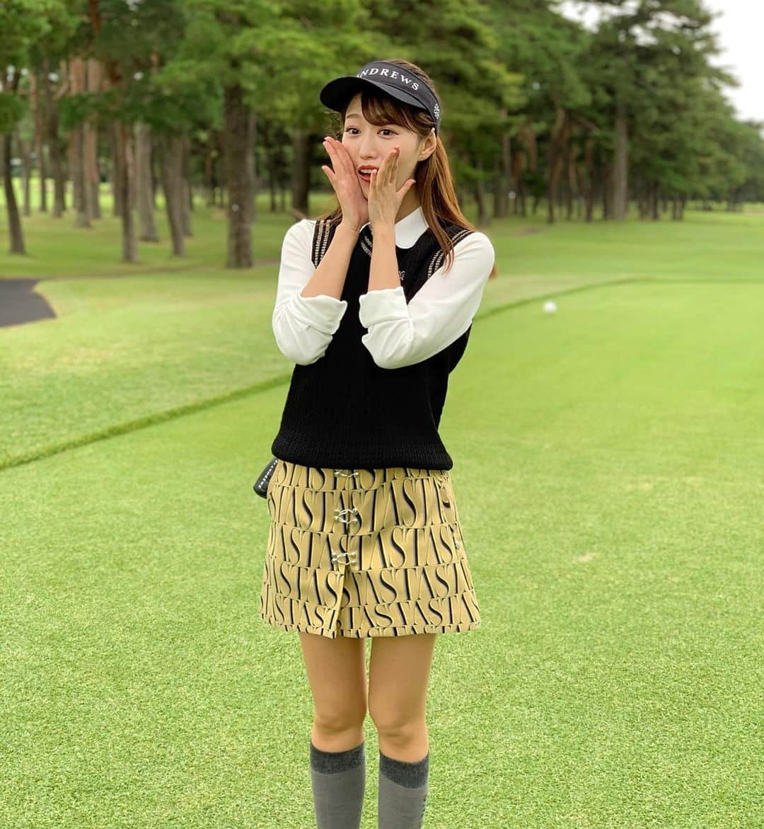 栗原里奈さんのインスタグラム写真 - (栗原里奈Instagram)「⛳️痛快逆転ゴルフ⛳️  Lesson23 ショートパットの精度を上げる  公開しています✨⛳️  私はグリーン周りがとっても苦手で(だからといって他が得意なわけじゃないですが笑)いつも勿体無いショットを連発してしまうのですが、、！！ このレッスン後にパターの成功率がグンッとあがったのです🥺✨✨ ぜひご覧くさい✨🥺  だからゴルフはやめられない 痛快！逆転ゴルフ ～林の中からナイスパー～ 放送日時：毎週（水）配信　【PREMIUM限定】　 ※放送日は変更となる場合があります。  衣装 @standrews_jp  さん 黒ベストも可愛い🥺✨  番組LPのリニューアルで驚いた顔オーダー！ずっとこの顔😱で撮影していました🤣📸 byその様子を撮るマネージャーさん  #golfnettv#逆転ゴルフ #ゴルフ女子#golfstaglam #ゴルフレッスン#レッスン #衣装#セントアンドリュース#standrews  #セントフォース#フリーアナウンサー#栗原里奈」10月20日 20時27分 - rina__kurihara