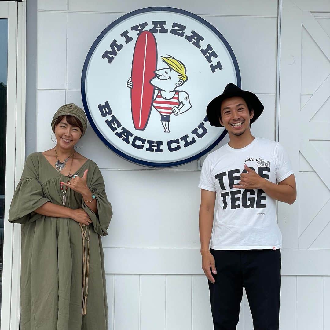 のインスタグラム：「宮崎の思い出📷  私の家のリノベーション、デザインをしてくれた岩さん　@kenichiroiwakiri  がやってる、Miyazaki  Beach Club  @miyazakibeachclub  このショップもめちゃくちゃいいので、ぜひ宮崎に行ったら遊びに行ってみてね🏄‍♀️🌞🌴  まさお店長　@masao0611  がお待ちしてるっちゃ🙌🤩  #miyazaki  #miyazakibeachclub  #surfing  #青島」