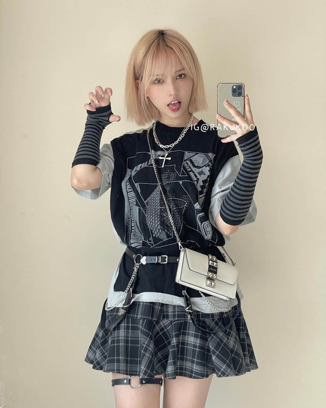 犬神洛洛子のインスタグラム：「⛓亚起来了  #cavempt」