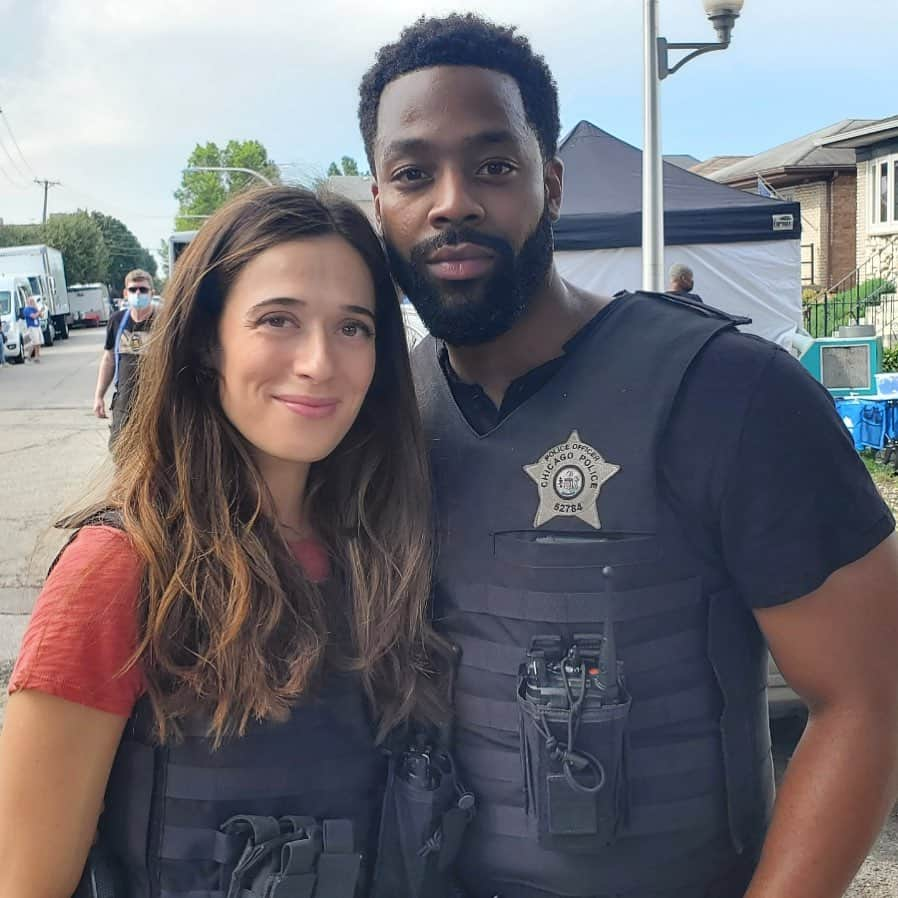 マリーナ・スコーシアーティさんのインスタグラム写真 - (マリーナ・スコーシアーティInstagram)「YOU GUYS. Atwater finds love💕 tonight on #ChicagoPD!! Tonight is the night! #illneverletgojack #itwasneverover #icantquityou #youmakemewanttobeabetterman #addyourownbelow! #BurgWater #laroycehawkins #marinasquerciati #besties #lovethisguy #sorrytomycrewmembersthatgetcaughtinthebackgroundofmyphotos @roycedavoyce」10月20日 21時07分 - marinasqu