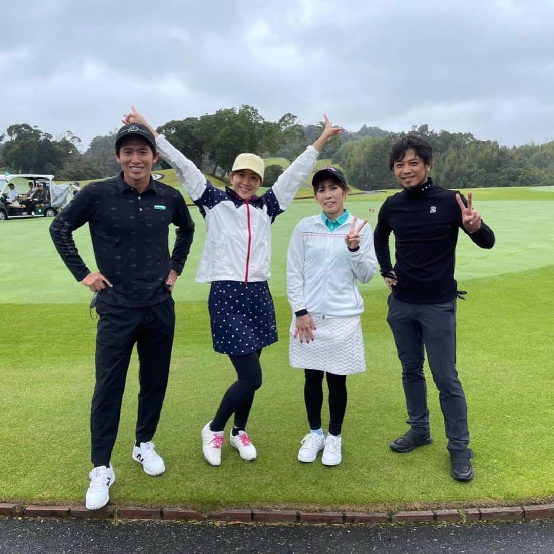 吉田沙保里さんのインスタグラム写真 - (吉田沙保里Instagram)「ゴルフ楽しい〜⛳️🏌️‍♀️ メンバー最高😆👍 皆んな上手すぎてヤバい😆😆😆 私も上手くなりたいなぁ…🤣  #ゴルフ #色んなゴルフ場に行ってみたい」10月20日 15時46分 - saori___yoshida