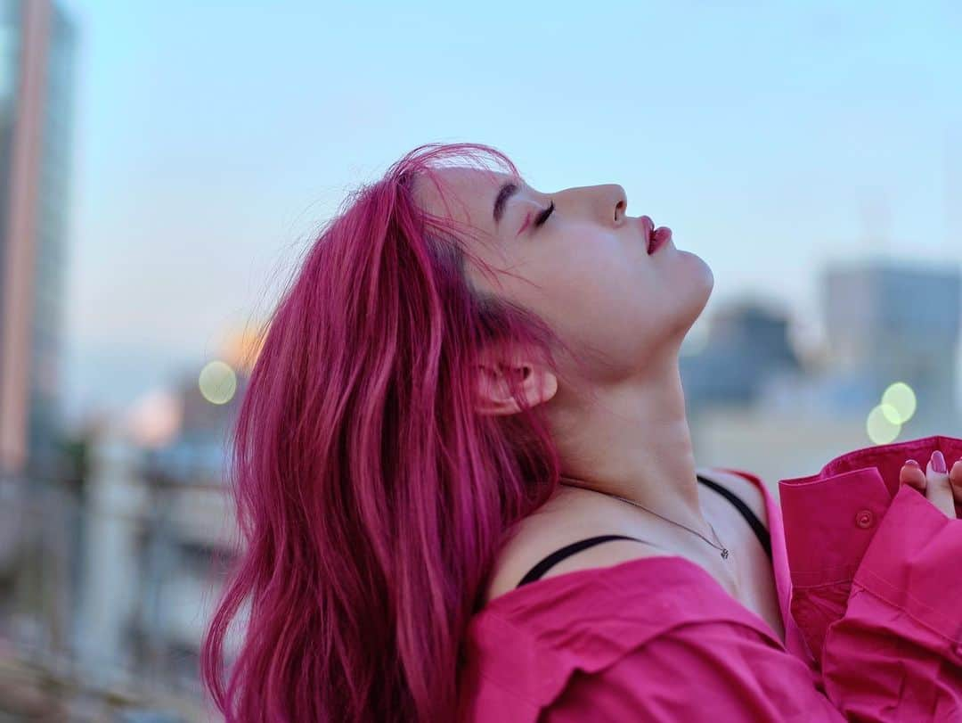 平田梨奈さんのインスタグラム写真 - (平田梨奈Instagram)「How do you think about my pink hair?? 💓  ピンクに髪どうかな？  Hair make @cocooosaki  Camera @d_koike_   #作品取り　#ピンクへアー」10月20日 15時56分 - hirari_official