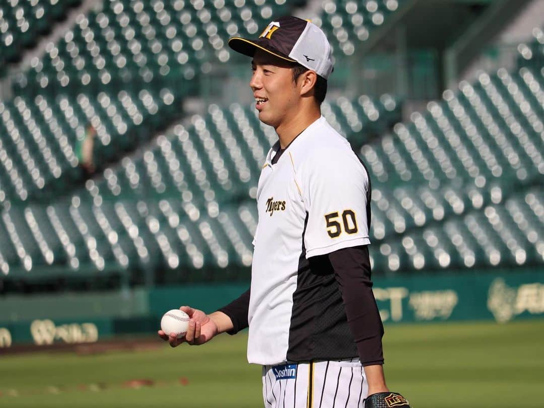 阪神タイガースさんのインスタグラム写真 - (阪神タイガースInstagram)「今日も甲子園でヤクルト戦‼︎ 試合前練習の様子です！  #小野寺暖 選手 #青柳晃洋 選手 #大山悠輔 選手 #秋山拓巳 選手 #糸井嘉男 選手 #阪神タイガース #挑超頂」10月20日 16時27分 - hanshintigers_official