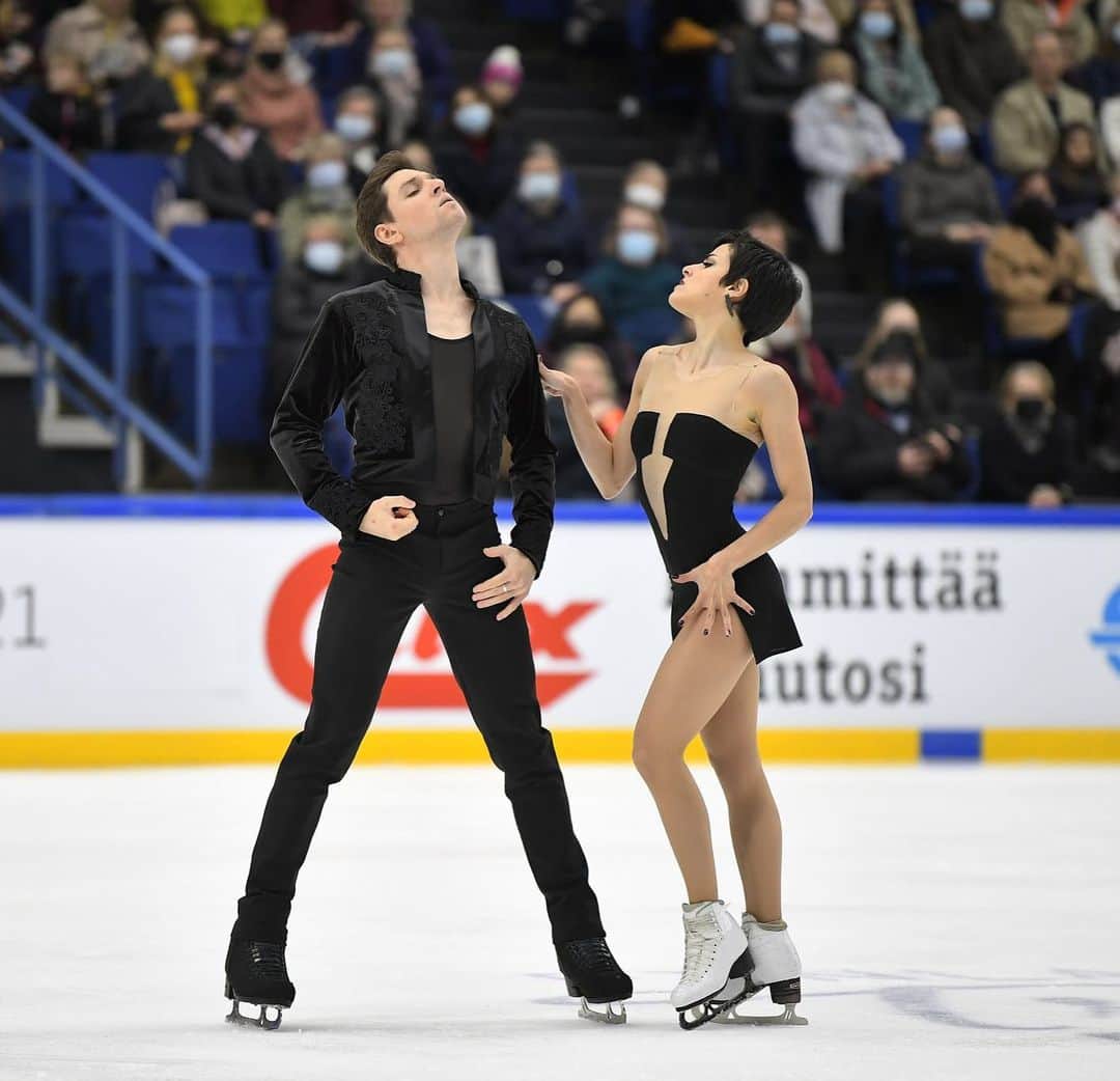 のインスタグラム：「Workin’ from seven… To eleven every night… 🌶🧊  Vamos con el miércoles #sobrehielo ⛸  📸By Antti Lehto🤍 @ajtlpictures」
