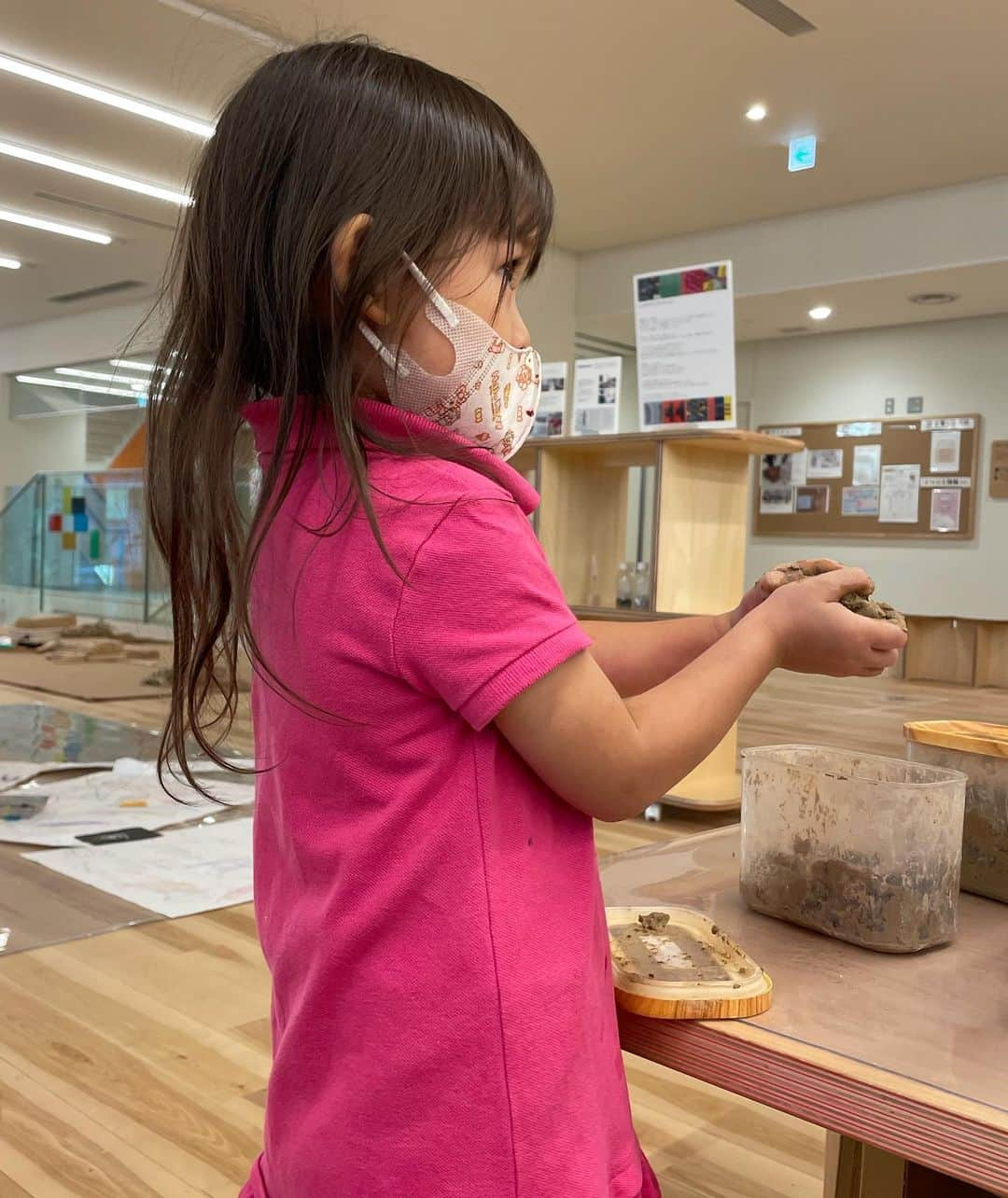 畠山潤子さんのインスタグラム写真 - (畠山潤子Instagram)「今日は、幼稚園の引き取り訓練で帰宅が早かったので、お着替えをしてから娘ちゃんとお出かけして遊びました✨ お散歩もしたし、遊び場にも行けたし、お友達にも会えたし、楽しかったね❣️ ＊＊＊ #mamalife #赤ちゃんのいる生活 #生後1歳3ヶ月 #3歳6ヶ月 #子沢山 #子沢山ママ #twins #twinstagram #twinsbaby #双子ママ #4人育児 #大家族 #4人ママ #多胎ママと繋がりたい #双子ママと繋がりたい #渋谷区ママ #港区ママ #お受験ママ #幼児教育 #知育 #幼稚園受験 #小学校受験 #お受験 #hikaridiary2021 #hikachan_diary  @hikachan_diary」10月20日 17時21分 - junko_hatakeyama