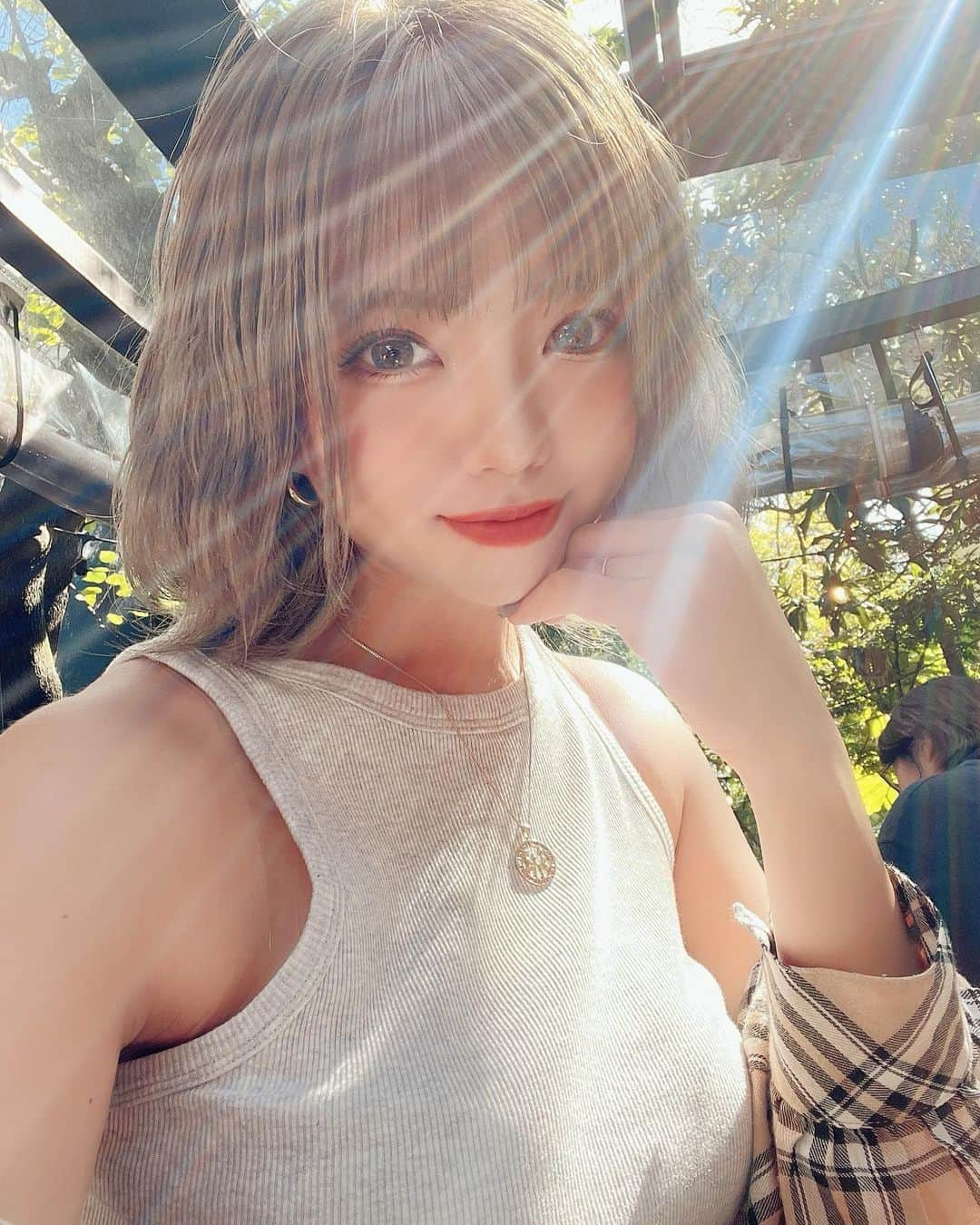 みきでりさんのインスタグラム写真 - (みきでりInstagram)「Precious Sunshine🌞✨✨ ここからどんどん寒くなるからみんな体調には気をつけてね🫂💛おすすめのもふもふブランケットや防寒グッズあったらぜひ教えてください🐏💕めちゃくちゃ冷え性なので…🥶笑笑」10月20日 17時58分 - mikidelicious