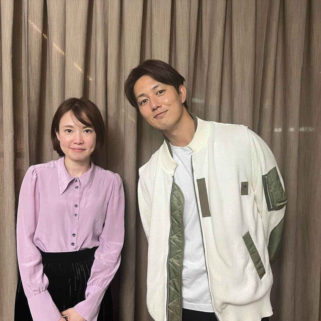 工藤阿須加さんのインスタグラム写真 - (工藤阿須加Instagram)「昨日、映画「シノノメ色の週末」の完成披露がありました。  写真は穐山監督☺️  #シノノメ色の週末 #穐山茉由監督」10月20日 19時12分 - asuka_kudo_ak