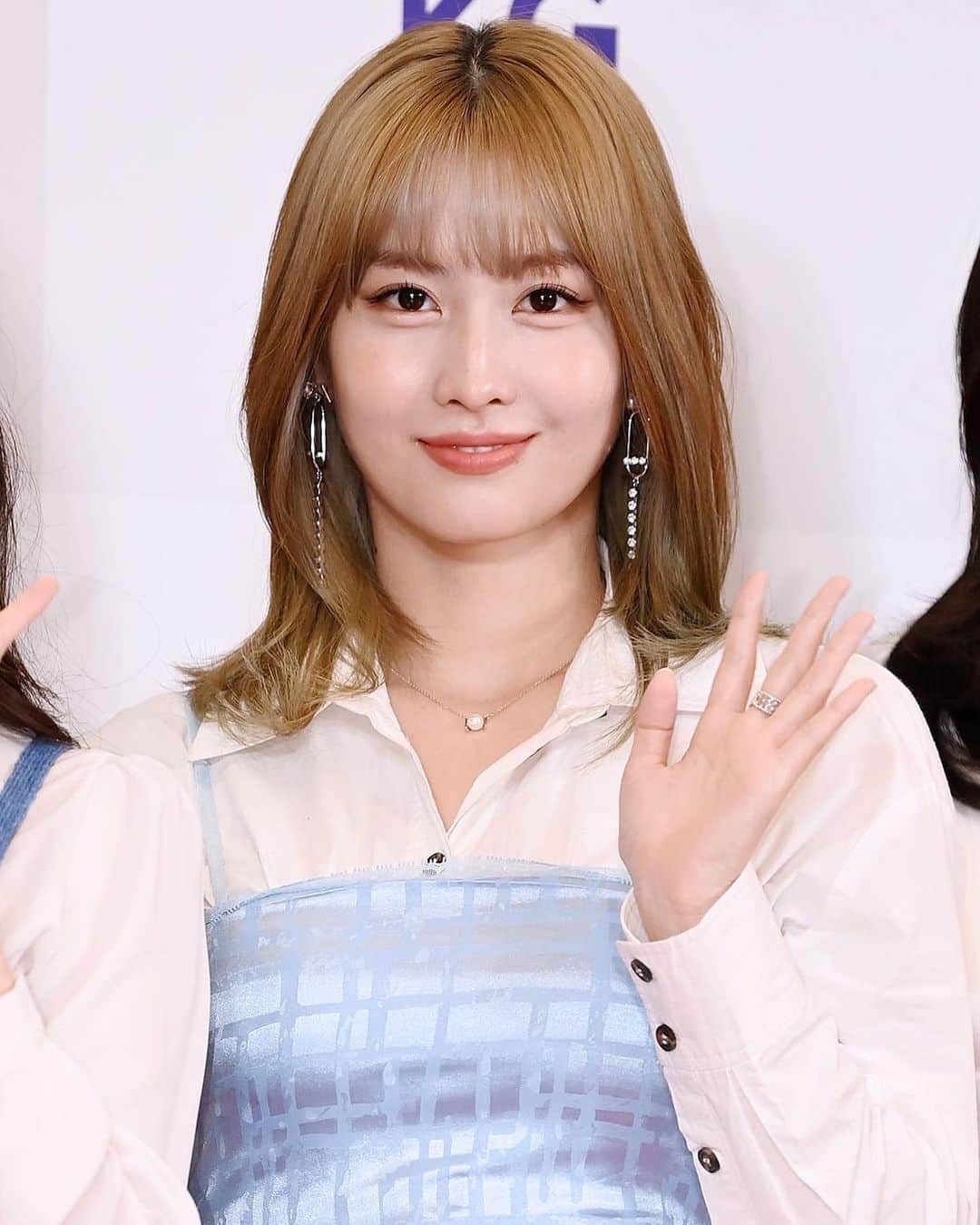 モモのインスタグラム：「♡ [Update] 211019 - 8th E-Daily Culture Awards Red Carpet - Happy 6th Anniversary ❤️ #MOMO #트와이스 #모모 #平井もも #もも #TWICE」