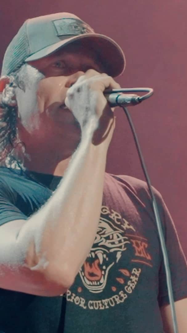 3 Doors Downのインスタグラム：「Thank you! Thank you! Thank you to everyone that came out for The Better Life 20th Anniversary Tour! Good night 🤘 ⁣ ⁣ 🎥: @thebendermatt」