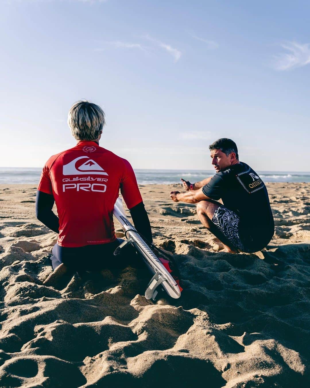五十嵐カノアのインスタグラム：「Can never stop learning and getting better 🧎🏽‍♂️into round 3 at the Quiksilver Pro France 🇫🇷」