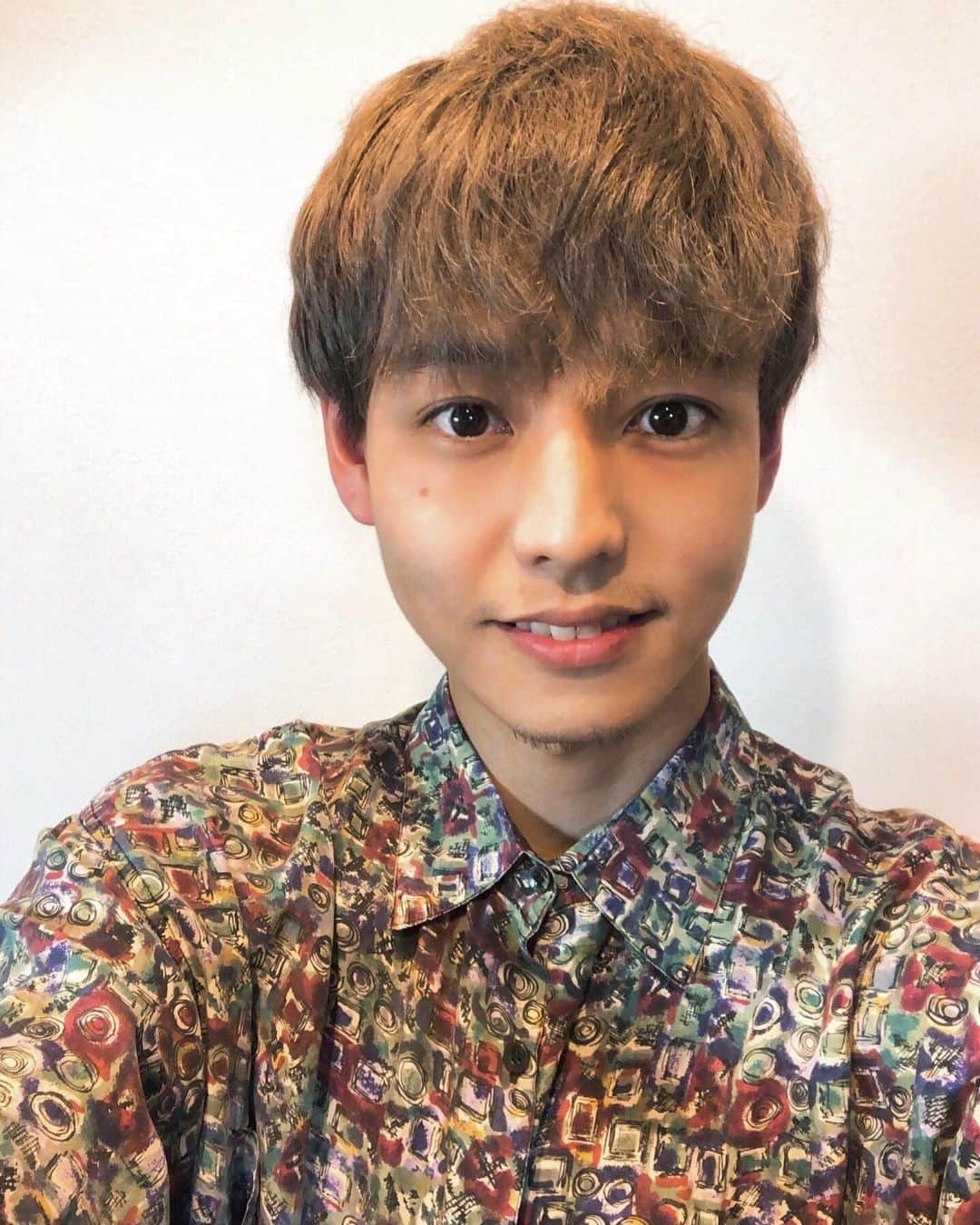 原浩大のインスタグラム：「ネタ合わせ後イケ  #東京シャンデリアらしい #ハラちゃんっていうらしい #元ジャニーズJrらしい #若手芸人の中でいっちゃんカッコいいらしい #吉本男前ランキング1位とりてーらしい」