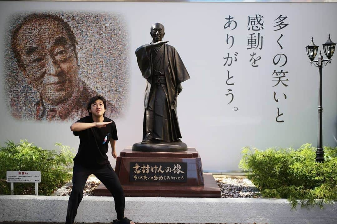 山田裕貴さんのインスタグラム写真 - (山田裕貴Instagram)「『 #志村けんとドリフの大爆笑物語 』 志村けんさん役として、生きました  背負えるとは簡単には思ってません  悔しくもコロナの世界になって 亡くなってしまった 志村けんさんに代わって、 放送のその日だけでも 皆さんに笑いと感動を与えられますように  ２年前に書いたツイートと共に ↓  https://t.co/kN2Yd7x9SF  ぼくはお笑いがだいすきだ  笑っている人間の顔がだいすきだ  こんな中でも  必死にぼくらを笑わせてくれようとする  芸人さんたちが本当にだいすきだ  もちろん芸人さんには敵わないけど  僕も人の心を動かすようなお仕事がしたい   ※写真撮るときだけマスクはずさせてもらいました #ジョーギブケン  #ヤマケン #ドラケン #燃えよ剣  #志村けん さん #ありがとう」10月20日 21時33分 - 00_yuki_y