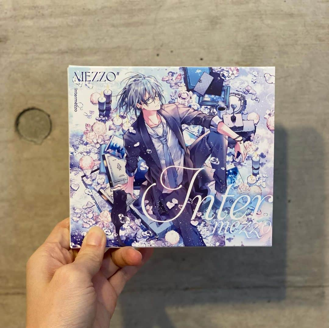 松井玲奈さんのインスタグラム写真 - (松井玲奈Instagram)「MEZZO"の1stアルバム『Intermezzo』の発売を祝うべく、バタークリームケーキをこしらえました。 作っている様子はYouTubeにアップしました。 見た目はあんまりだけど、断面は綺麗にできた！ 次は環くんのお誕生日か、アイナナちゃんの2ndアルバム発売の時かしら。 もっとケーキ作りうまくなりたい！！」10月20日 22時03分 - renamatui27