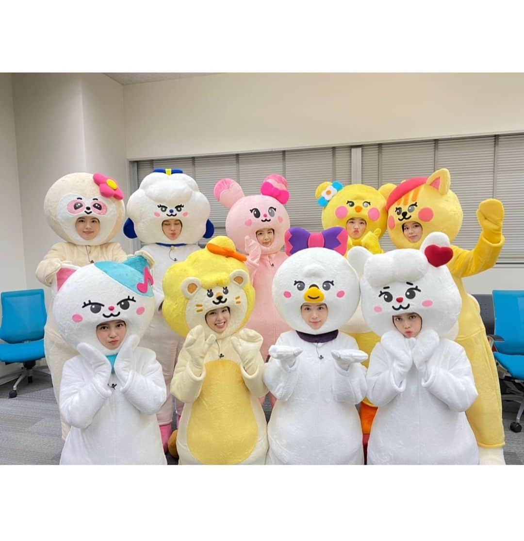 NiziUさんのインスタグラム写真 - (NiziUInstagram)「「NiziU Today 〜Halloween Special〜 」  楽しんで頂けましたか~⁇♪ NIZOOどうでしたか~‼︎⁇ 9人それぞれそっくりのキャラクターになったんじゃないかなと思います~💕 WithUの皆さんと素敵な時間を過ごせたので凄く幸せでした~♪  次回も、楽しみにしてて下さいね~☺️  여러분 재밌었어요~⁇♪ NIZOO 어땠어요~⁇ 각 멤버들에게 많이 닮은 것 같아요~💕 WithU와 함께 즐거운 시간을 보낼 수 있어서 정말 행복했어요~♪ 다음도 기대해주세요~☺️  #NiziU  #WithU #NiziU_Today #NIZOO #MAKO #🍋🍫」10月20日 22時08分 - niziu_artist_official