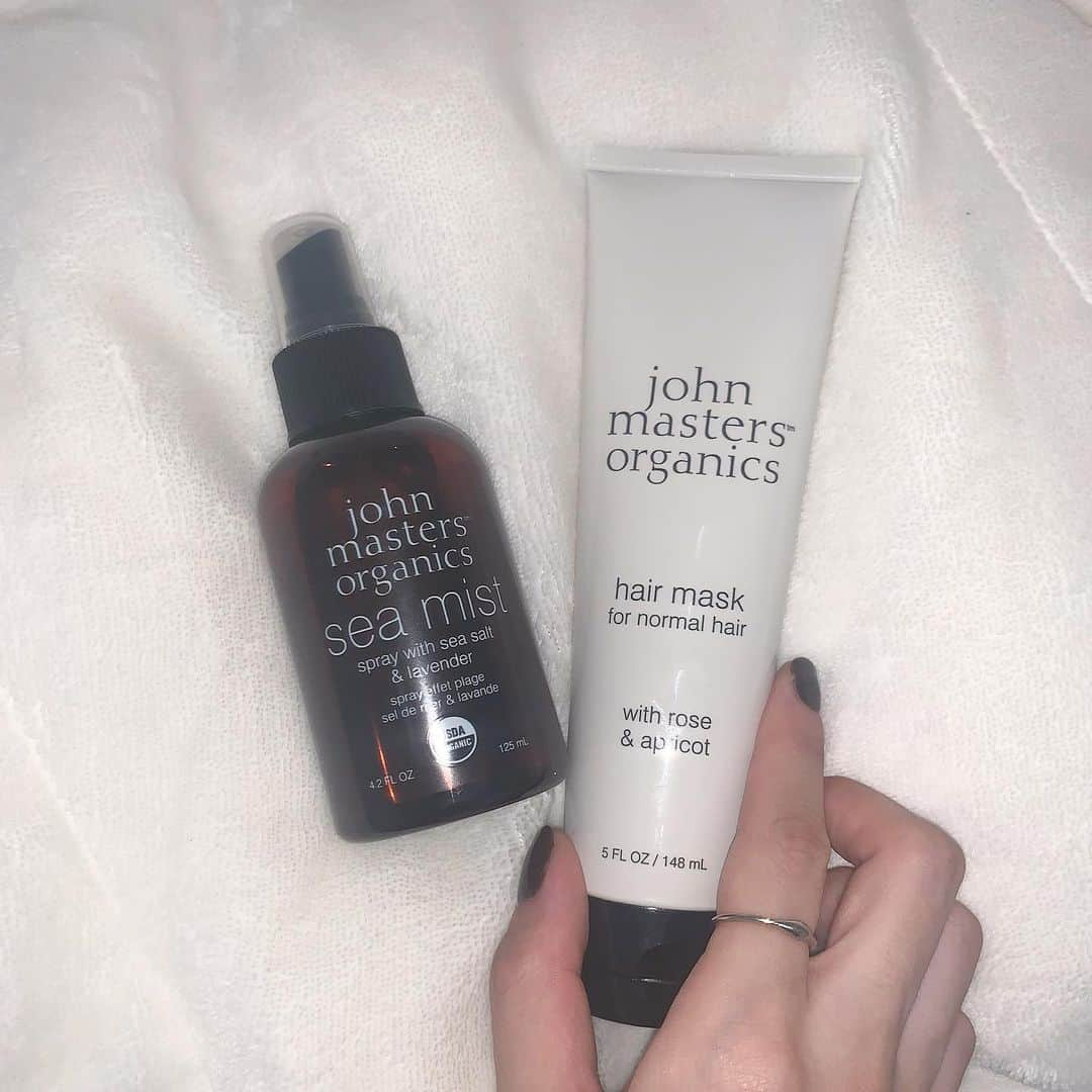 有賀彩夏のインスタグラム：「欲しかったjohn masters organics✨ いっぱい使おう🤩  #サロンモデル#モデル#東京サロンモデル#関東サロンモデル#東京サロモ#関東サロモ#撮影モデル#フリーモデル#被写体#撮影依頼募集中#いいね返し#おしゃれさんと繋がりたい」