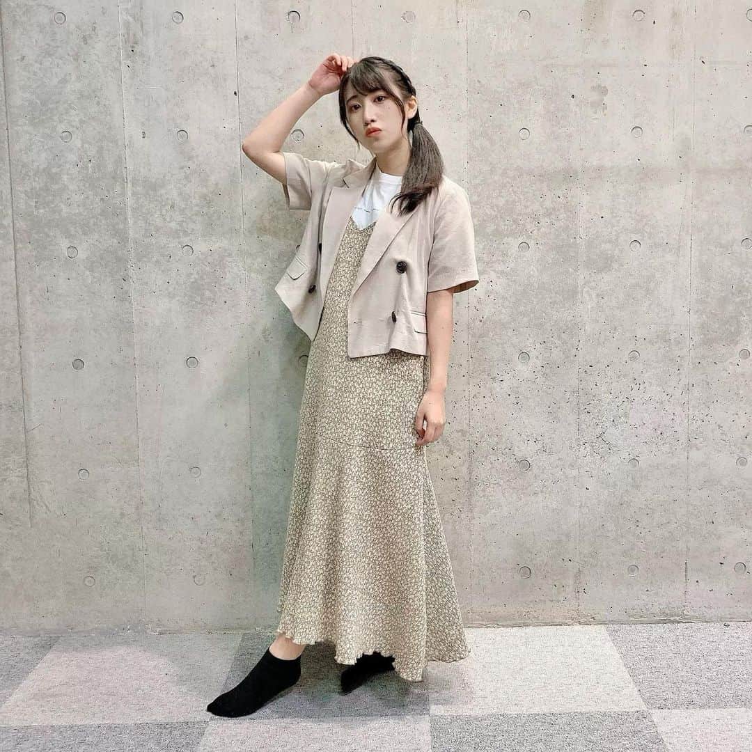 のインスタグラム：「. 🐈🐈🐈🤍  #プチプラコーデ #ベージュコーデ  #プチプラを高見えさせたい #しまむら  #しまパト  #しまむら購入品 #低身長コーデ #153cmコーデ  #ootd」