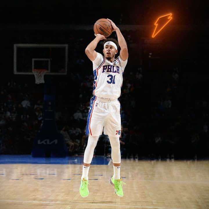 セス・カリーのインスタグラム：「Time to show what all of the work is for. Time to go be great.  #GreatnessStartsWithG #gatoradepartner」