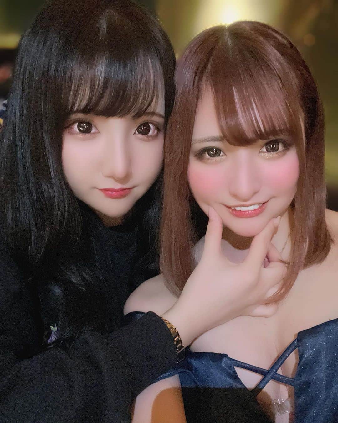 宮下まひろのインスタグラム：「３年ぐらい一緒に働いてて毎日バカ飲みして一緒にしんでめちゃくちゃお世話になってるきいさんo(^o^)o！！  #池袋 #池袋エンジェルフェザー #エンジェルフェザー　 #エンジェルフェザー池袋 #キャバクラ #キャバ　 #キャバ嬢」