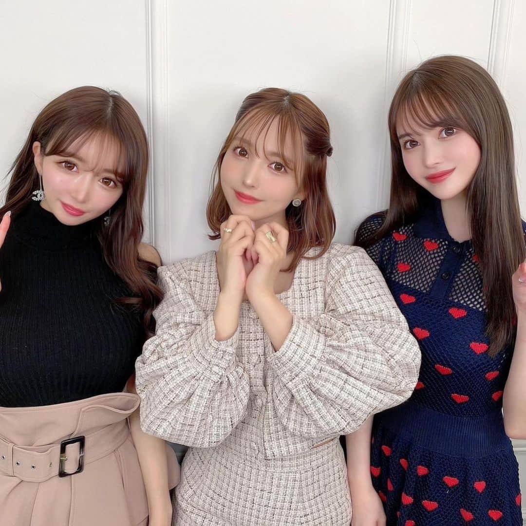 ゆめさんのインスタグラム写真 - (ゆめInstagram)「ゆあちゃんの展示会行った日☘️  だいぶ時差投稿になっちゃったけど🥲💦  @miyours.jp の展示会にご招待頂けたので、るいたんと行ってきました💕🌟  今回もとっても可愛いお洋服ばかりで、 お洋服見てるのが楽しかった🎵  そしてゆあちゃんがとてつもなく可愛い❤️ 華奢！可愛い！顔小さい！華奢！可愛い！顔小さい！ を、ずっと繰り返し思ってた…(〃▽〃)💓💓  ご招待ありがとうございました🥰💕  #東京#六本木#歌舞伎町#tokyo#roppongi#キャバクラ#キャバ嬢#銀座NEXT#銀座ネクスト#ネクスト銀座#NEXT銀座#ネクストゆめ#三上悠亜 ちゃん#miyours」10月21日 14時38分 - ___yu.me___