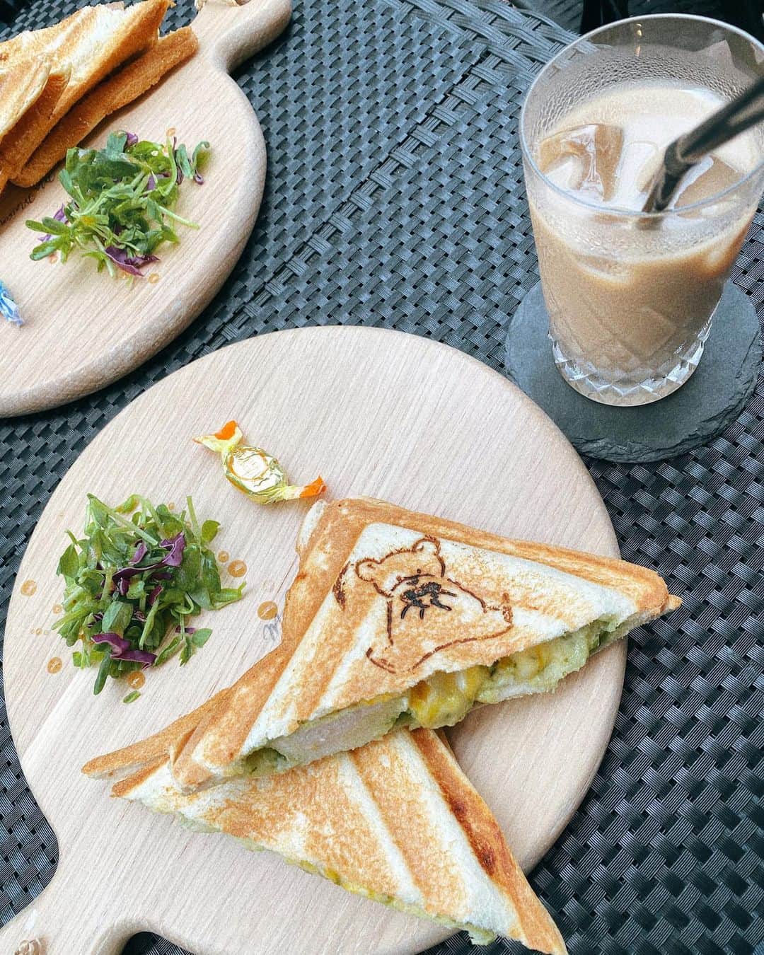 柿崎裕美のインスタグラム：「かわいいホットサンド🥪🧸🍬  #cafe#hotsandcafeforest#代官山カフェ#ホットサンド」