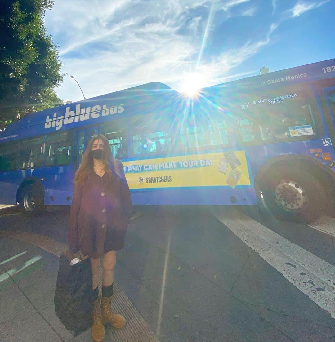 岩堀せりのインスタグラム：「🚌💨」