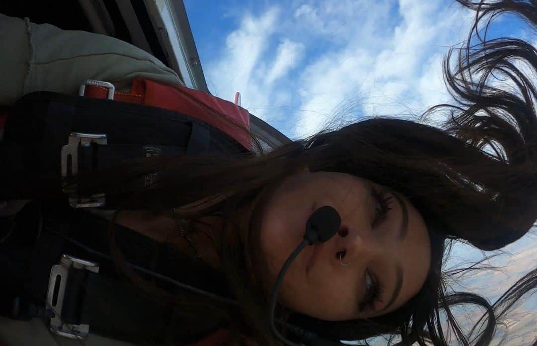 Kristina Bashamさんのインスタグラム写真 - (Kristina BashamInstagram)「Listening to “Comin in Hot” while doing aerobatics is fun. 🙃🙃🙃」10月21日 9時27分 - kristinabasham