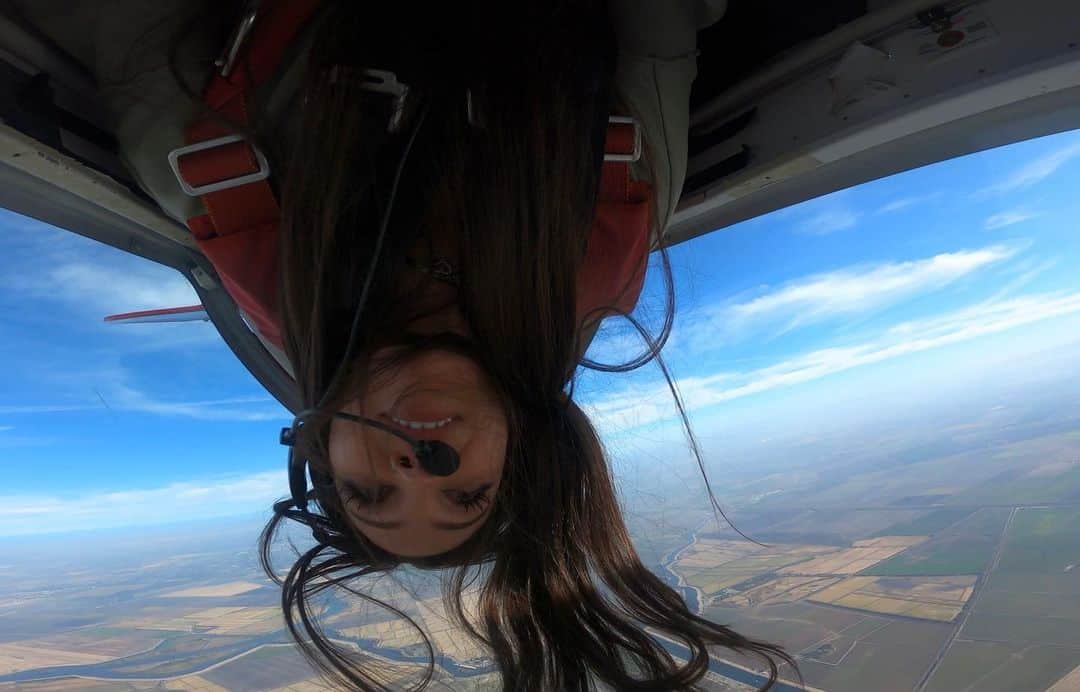 Kristina Bashamさんのインスタグラム写真 - (Kristina BashamInstagram)「Listening to “Comin in Hot” while doing aerobatics is fun. 🙃🙃🙃」10月21日 9時27分 - kristinabasham