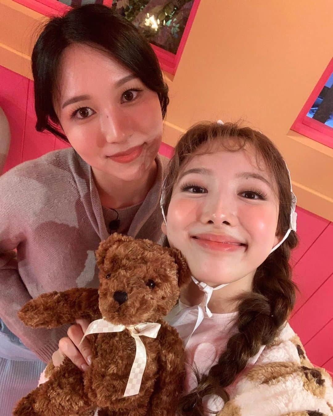 ナヨンさんのインスタグラム写真 - (ナヨンInstagram)「mom and her baby 👩🏻‍🍼❣️」10月21日 9時43分 - twicenayeon