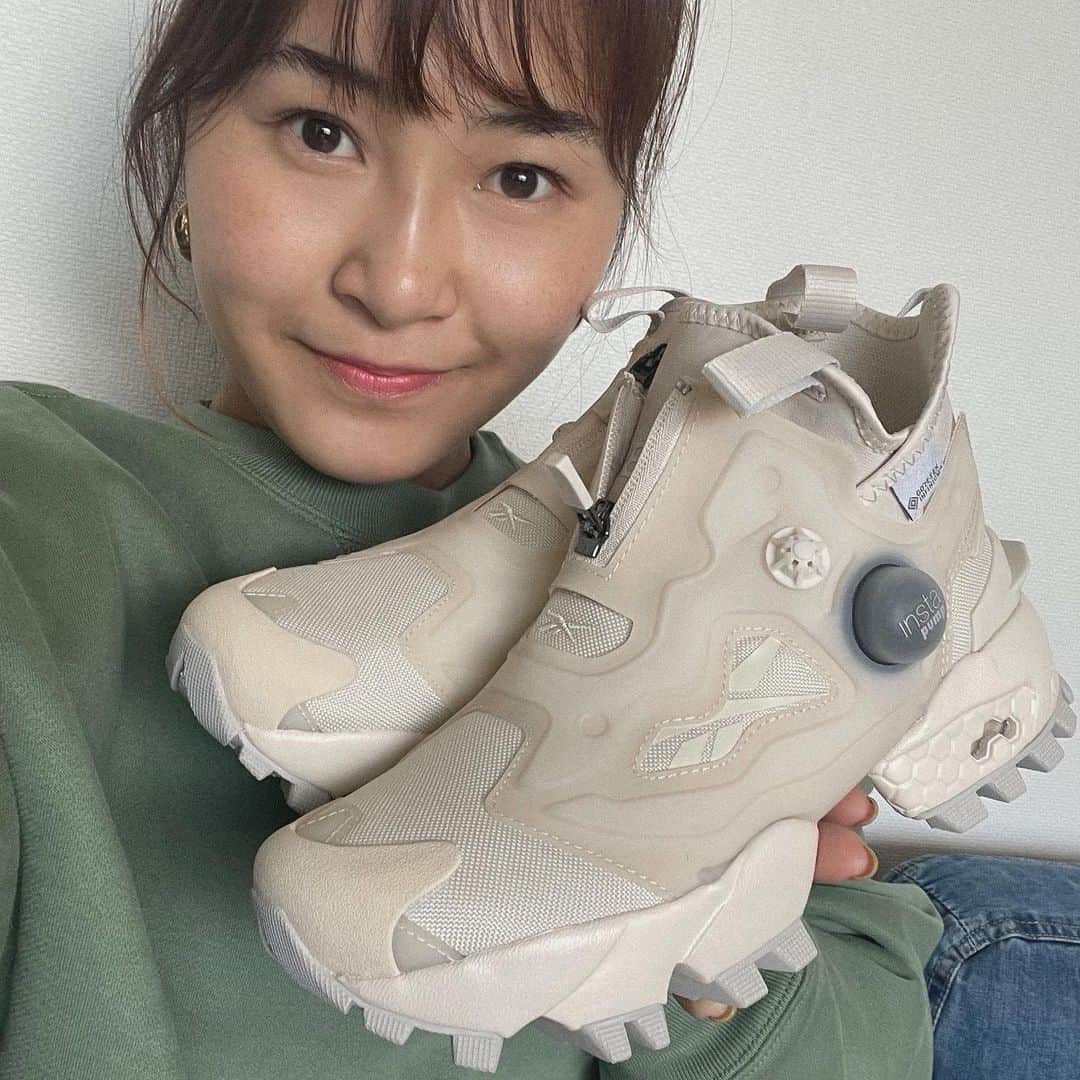 のインスタグラム：「...  めちゃくちゃカワかっこいい ポンプシューズ🛩💕 みんな欲しいでしょ〜 . . . #reebok @reebokjp  #ポンプシューズ #おしゃれさんと繋がりたい」