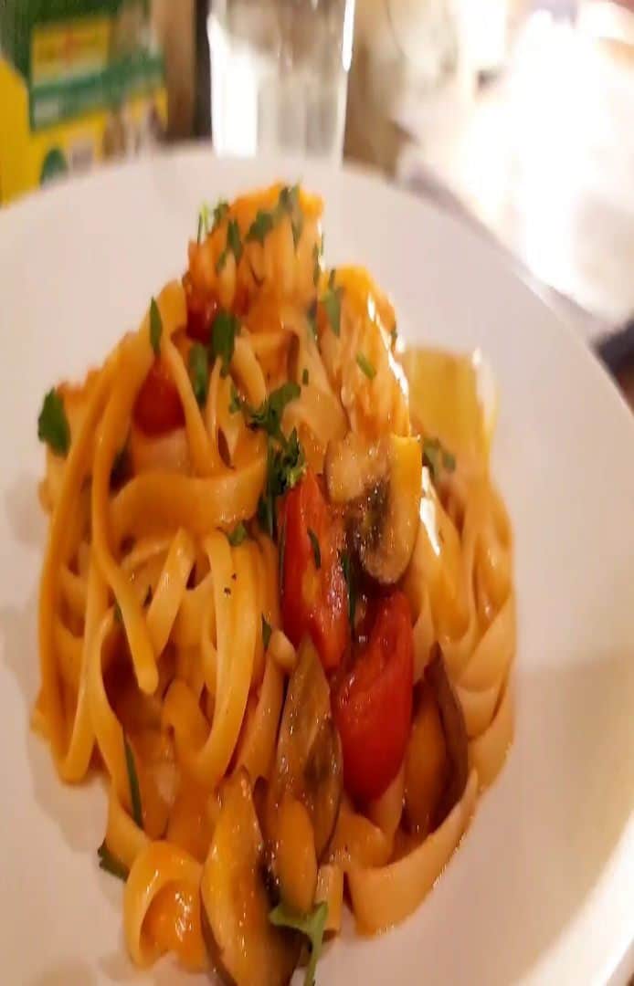 石関友梨のグルメインスタ