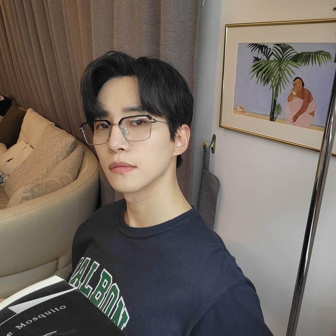 ジュノ のインスタグラム：「#gentlemonsterxykjeong」