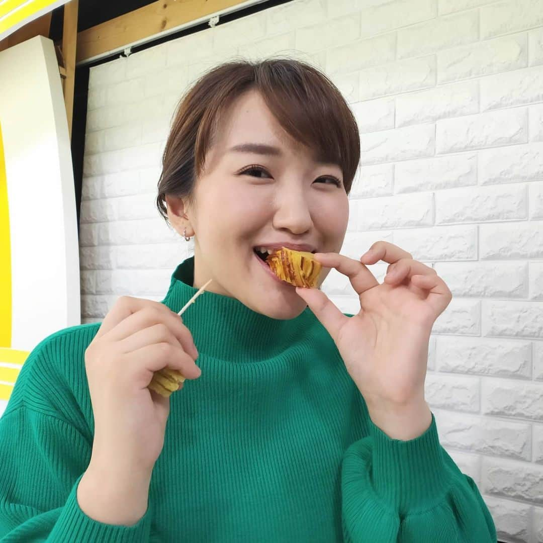 札幌テレビ「どさんこワイド朝」のインスタグラム：「どさんこワイド朝、きょうの放送終了後。  ひさしぶりの #こそたべ  スイーツを見逃す西尾アナではありません！  そして今日は、この人もパクっ！ . . #どさんこワイド朝 #西尾優希 #五味宏  #こそたべ  #皮付きスイートポテト #北菓楼  #西尾アナが美味しくいただきました  #スイーツ男子」