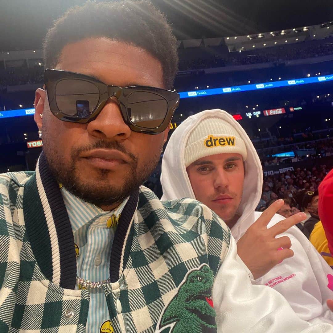 アッシャーのインスタグラム：「Dem boyz are back in town」