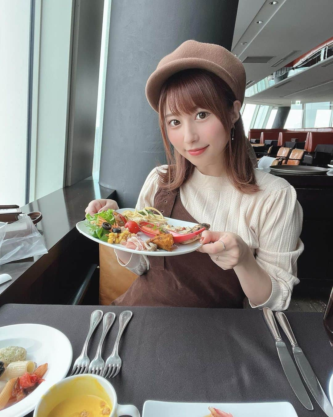 成瀬心美さんのインスタグラム写真 - (成瀬心美Instagram)「🎃 . . お昼は何食べた☺️？？ . . 好きな人が 何食べたのか聞くの好きなんだよねー。 . あと どんな食べ物が好きか 聞くのも大好き！ . . 明後日の23日(土) 22時〜 FANZAさんのライブチャットがあります！ . Twitterでアンケートとって みんなが投票してくれた ハロウィンコスをするよー！ . ぜひ一緒にパーティーしよう🎉 . . #lunch #halloween #fanza #livechat」10月21日 13時29分 - coco3ndazo