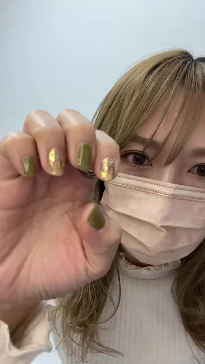 Miyoのインスタグラム：「初ライブでかなり緊張しているので大目に見てください🤣🙏🏻笑 冒頭では、普段の髪の巻き方やメイク用品の紹介をしています。 10/9に発売された、しまむらmiyoコラボの着回しコーデも載せています♡」