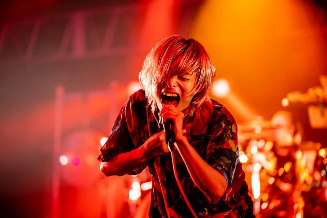 Fear, and Loathing in Las Vegasさんのインスタグラム写真 - (Fear, and Loathing in Las VegasInstagram)「写真②  もうライブしたいなぁ〜  あと、23日0時よりオンラインストア(http://www.falilv-online-store.com/)でグッズも出ます！ ダンスクワンマンライブのアーカイブが24日の23時59分まで観れるので、気になる方はどっちも要チェックやで！  https://eplus.jp/sf/detail/0524940002-P0030427?P6=001&P1=0402&P59=1  Photo by Viola Kam (V’z Twinkle)  #live #livephoto #六本木EXTheater #Dance&Scream #ライブ #FaLiLV #FearandLoathinginLasVegas  /So」10月22日 0時19分 - falilv_official