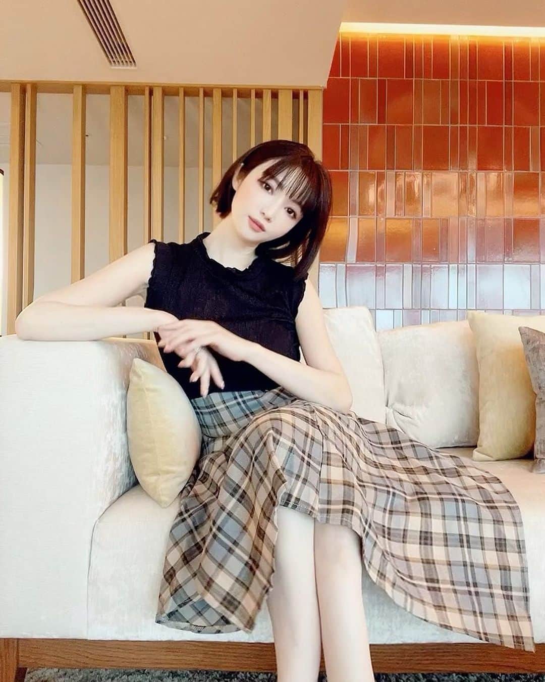 のインスタグラム：「チェックのフリルスカート可愛い❤︎  アシンメトリーで なんか華奢に見える😉」