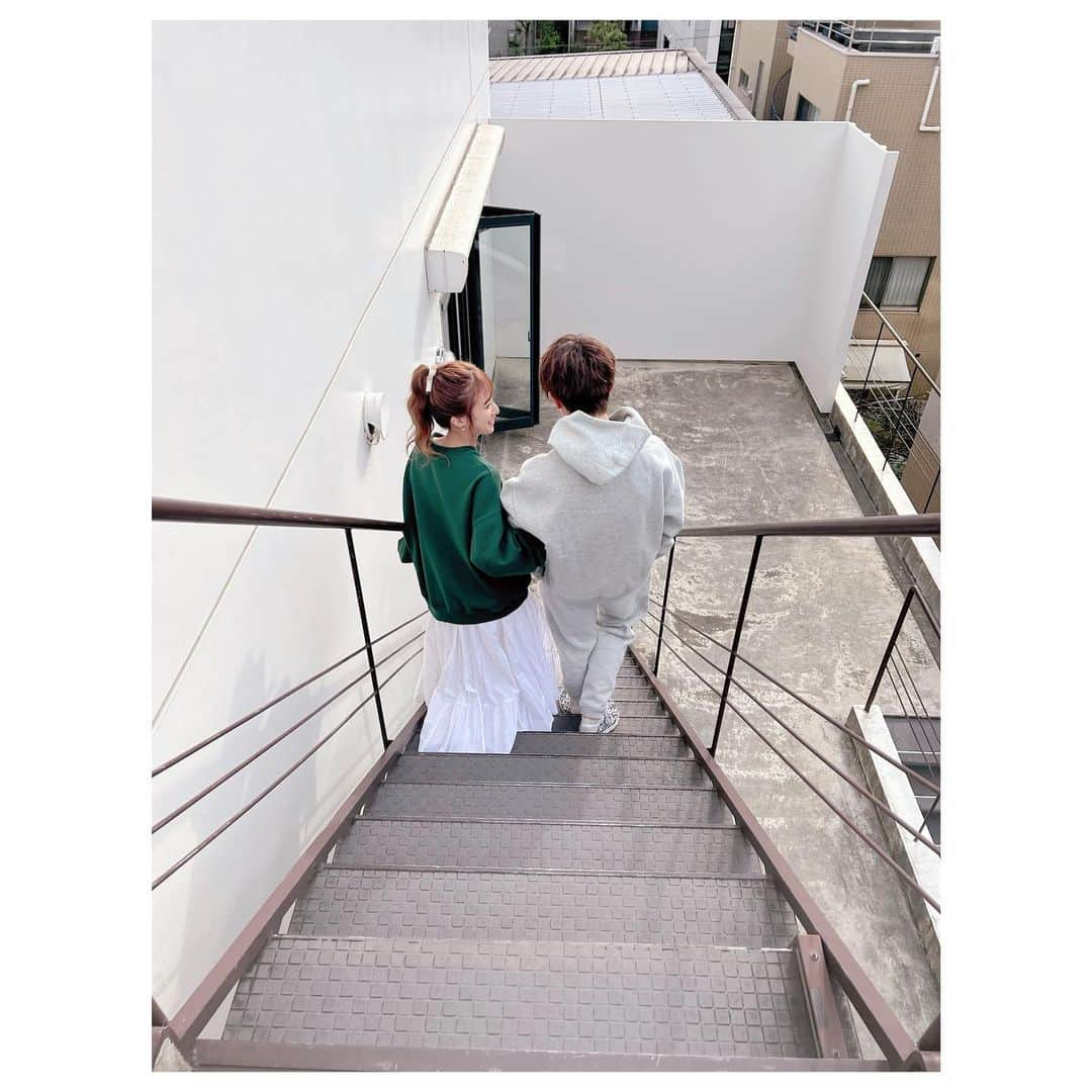 辻希美さんのインスタグラム写真 - (辻希美Instagram)「なんかリンクコーデ風な私達😂💕  ちなみに私のトレーナーは @angecharme_shop の新作サンプルだょ😄💕👍"  11月発売です❤️👍"」10月21日 17時30分 - tsujinozomi_official