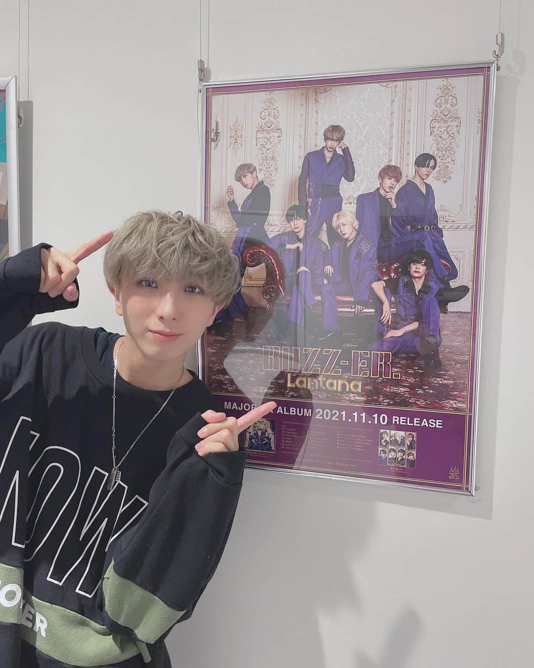 SHUNのインスタグラム：「かわいいっすか！？🤔🤔🤔🤔  #Lantana #金髪 #金髪マッシュ #マッシュ男子 #韓国好きな人 #韓国好きな人と繋がりたい #韓国男子 #メンズアイドル #アイドル #idol #かっこいい #かわいい #fff #l4l #f4f #ootd #bts #jo1 #ulzzangboy #셀카 #얼스타그램 #팔로미 #얼짱」