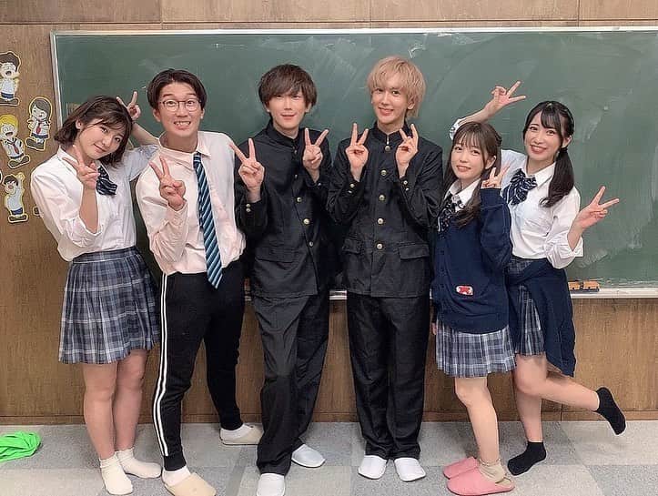 のインスタグラム：「. CUBERSの９太郎さん、春斗さんと コラボさせていただきました！✨  9ちゃんのオタクあるあるは やっぱりさすがだったし、 お二人ともキャラ立ちすぎてて すごく面白い撮影でした🤣👏  CUBERSさんのMVを拝見したら、 キラッキラに歌って踊る姿が見れたので 動画とのギャップが凄いかも！✨ おすすめです🕺🌟  #CUBERS #ボンボンTV #9太郎 さん　#春斗 さん #私は多分顔芸しすぎてた🤪 #よっちが先生めずらしめ👨‍🏫 #男女比が一緒になっている！」