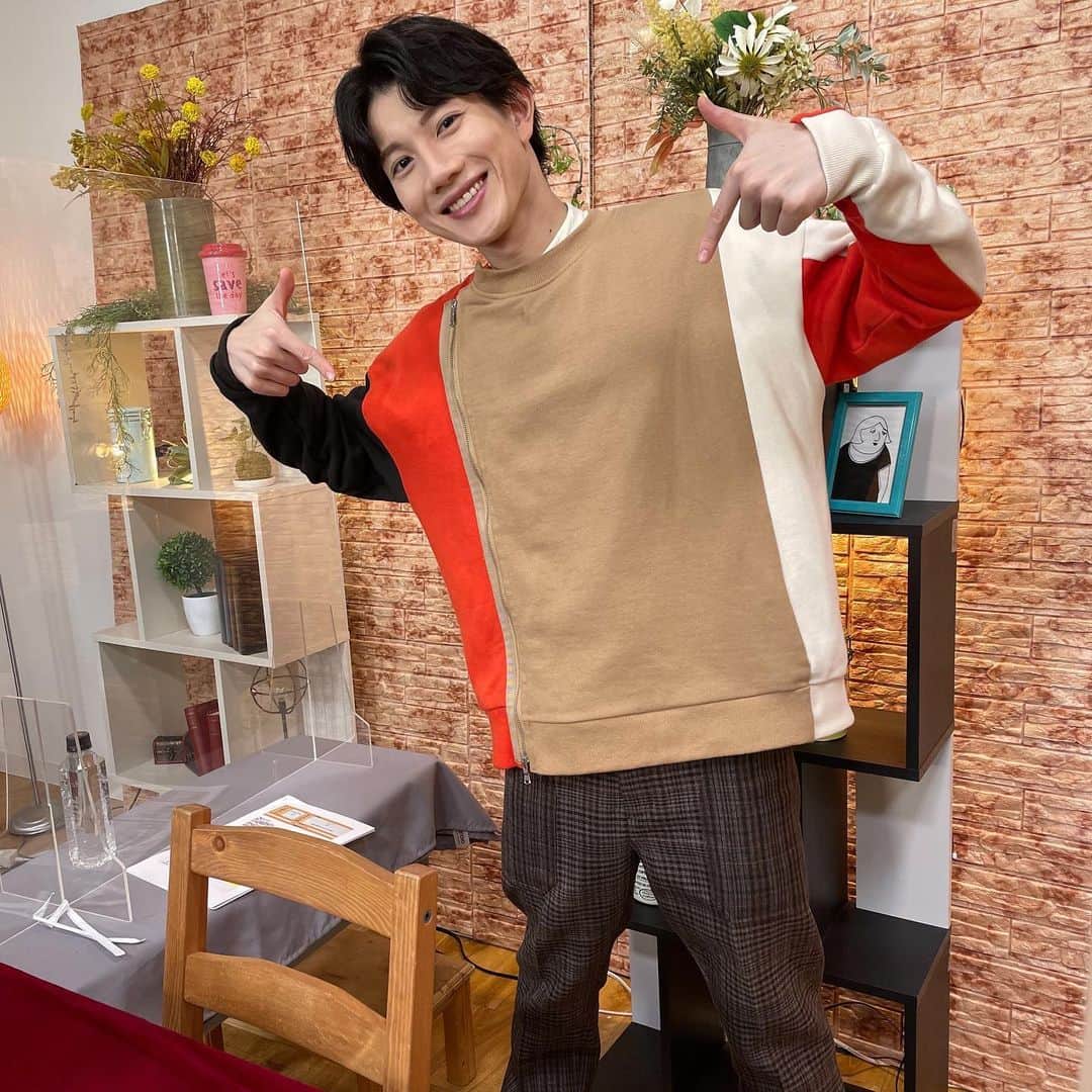 のインスタグラム：「可愛い服着るとテンション上がります😁 #赤澤遼太郎　#服　#俳優　#いんすたたろう」