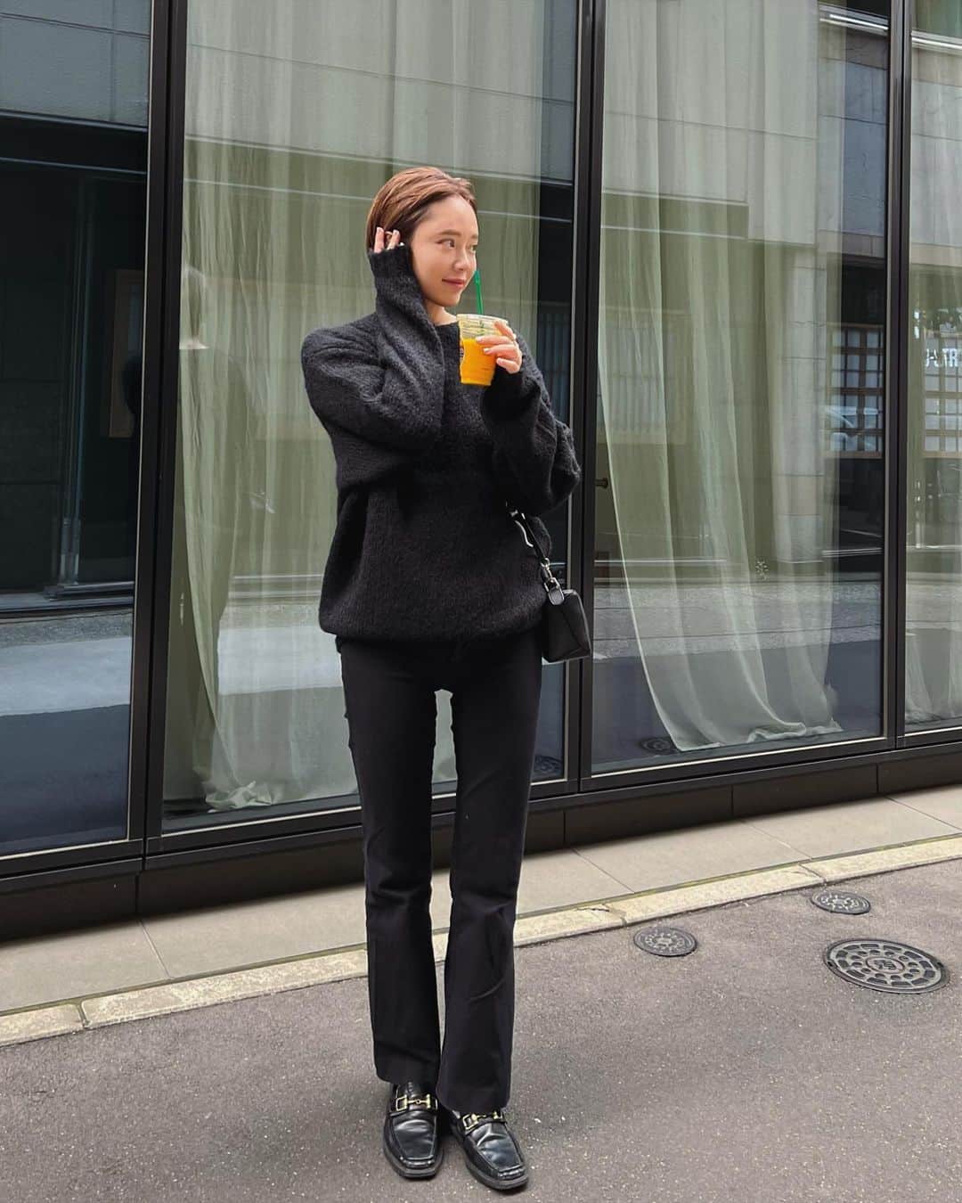 島居玲子のインスタグラム：「🥤🖤」