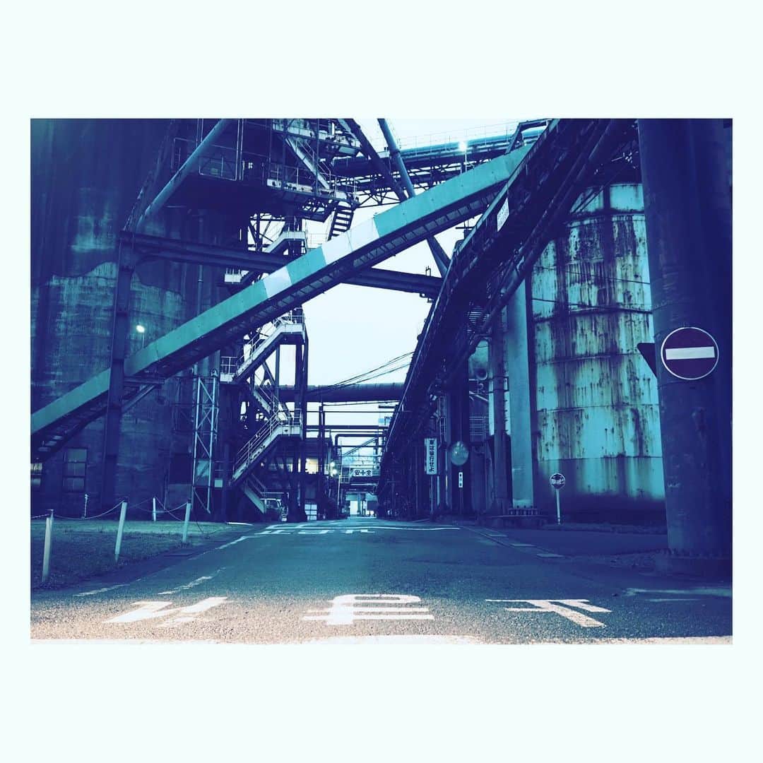 玉置玲央のインスタグラム：「#今日の一枚  『あの子の夢を水に流して』インしました。 なんつー刺激的な町なんだ八代。  #omdem1markii」
